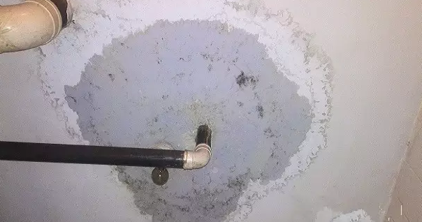 卫生间渗漏发霉的原因及解决办法